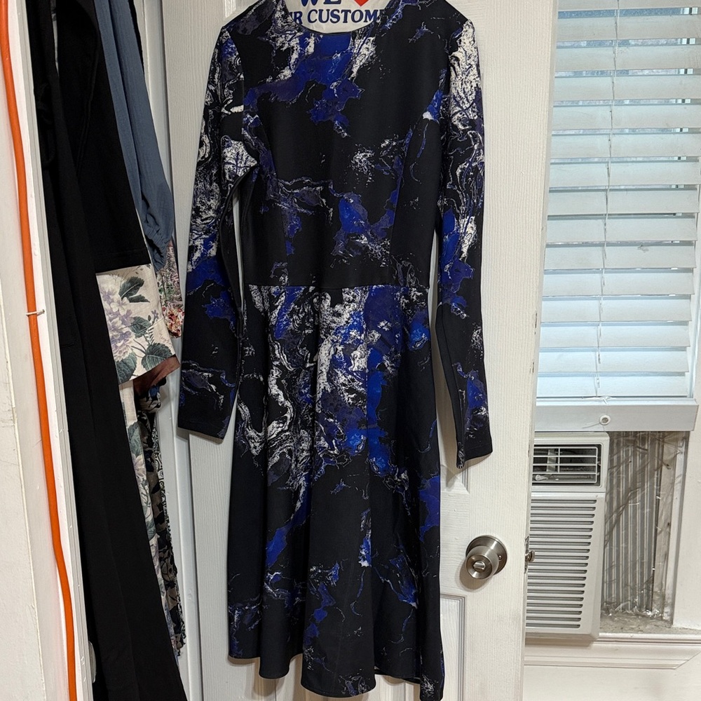 Black & Blue Marble-Print Long Sleeve Dress